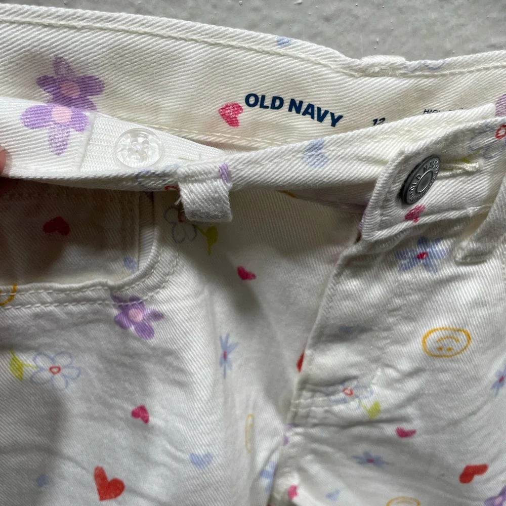 Old Navy White Shorts Flower-Smile Face Print High Rise Adjustable Waist Size 12 - Picture 5 of 16